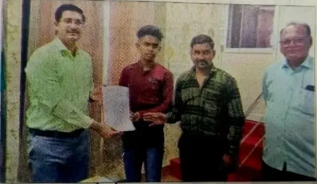 12th Pass student from Hindi Medium Government school gets Rs. 8 Lac job in Software 