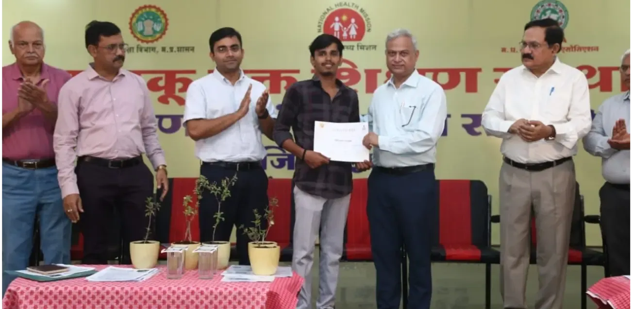 Govt school students in Indore to learn software development on smartphones