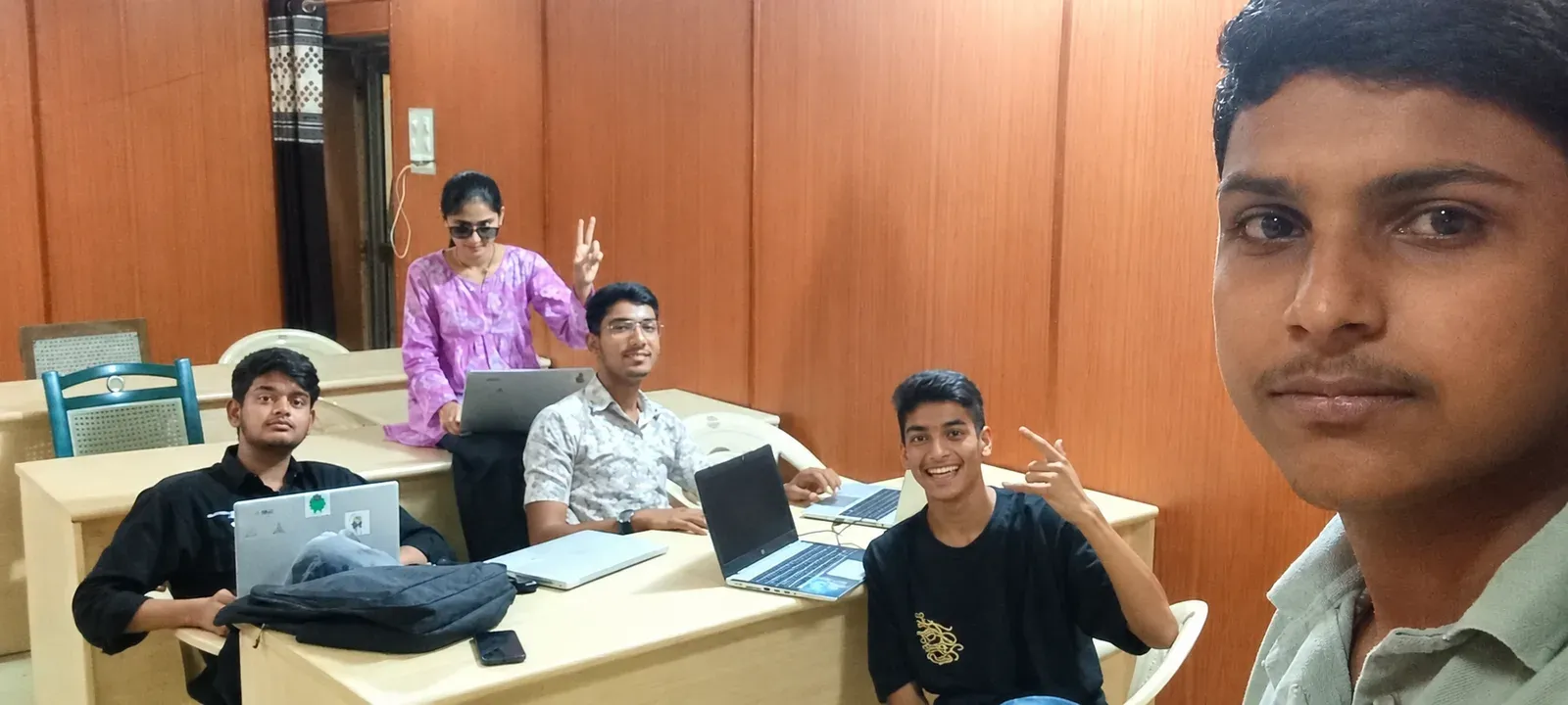 CodeYogi students working on their startups at the Innovate Churu bootcamp